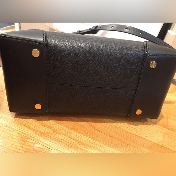 Michael Kors Large Mercer Tote - Picture 2 of 10